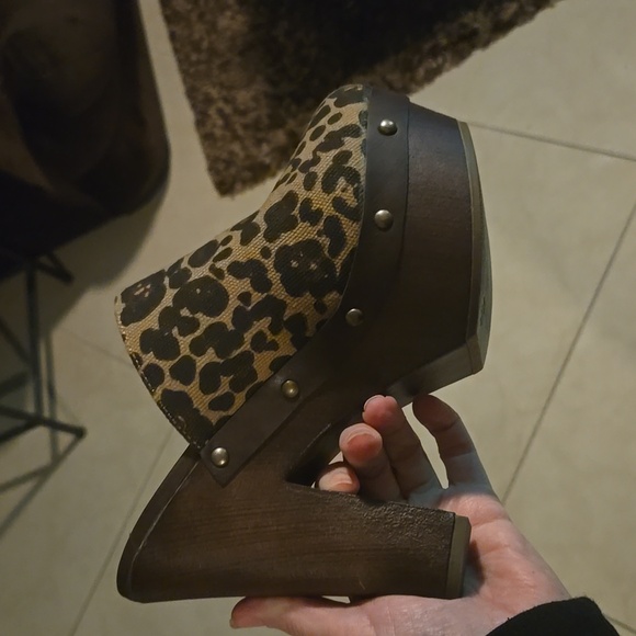 Nwot Theresa Report leopard  platform clogs size 5.5 - Picture 7 of 7